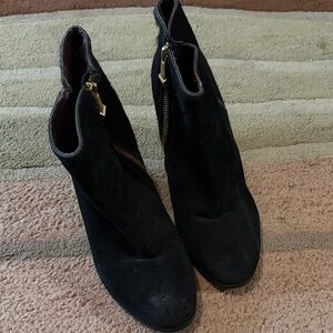 Elegant Black Ankle Boots- Report Signature 9